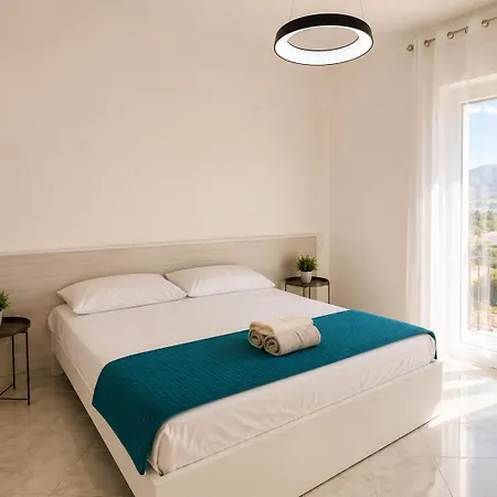 Holiday B&B בית הארחה *